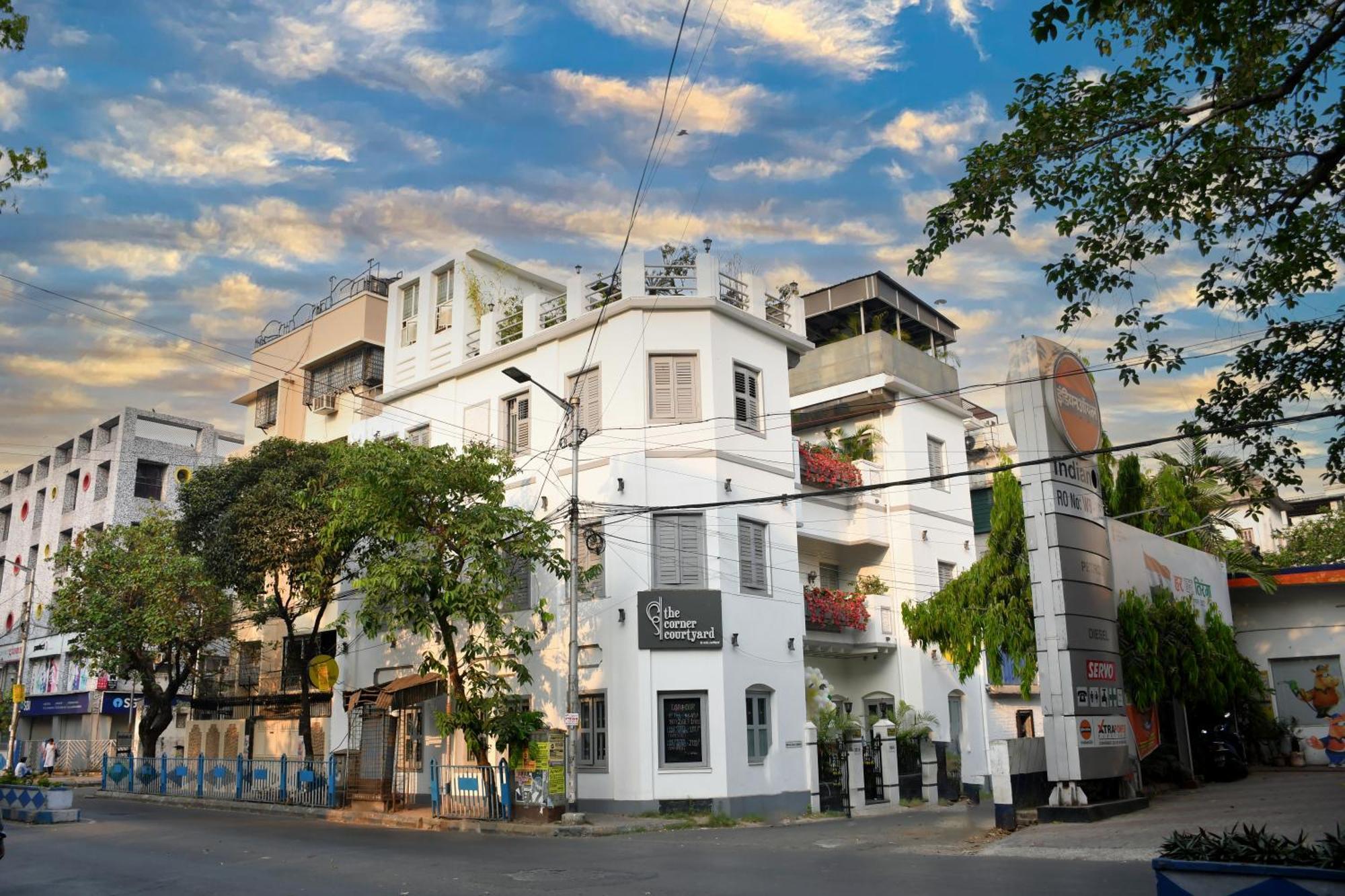 The Corner Courtyard Hotell Calcutta Exteriör bild